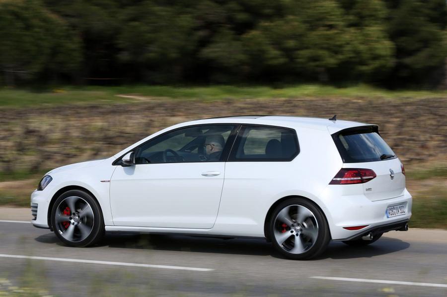  Volkswagen Golf GTi 5-Door 2015 года  (фото 25 из 48)